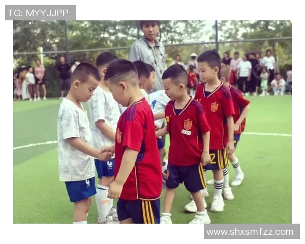 足球明星与孩子们的欢乐时光精彩瞬间合集