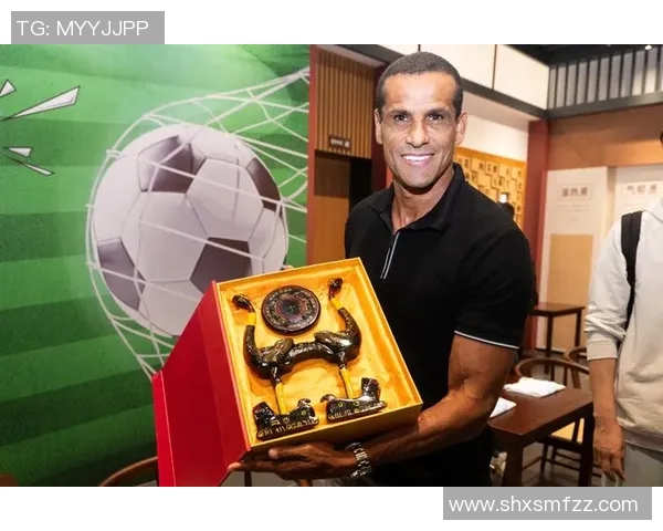 足球明星与球迷意外相遇的温馨瞬间揭秘