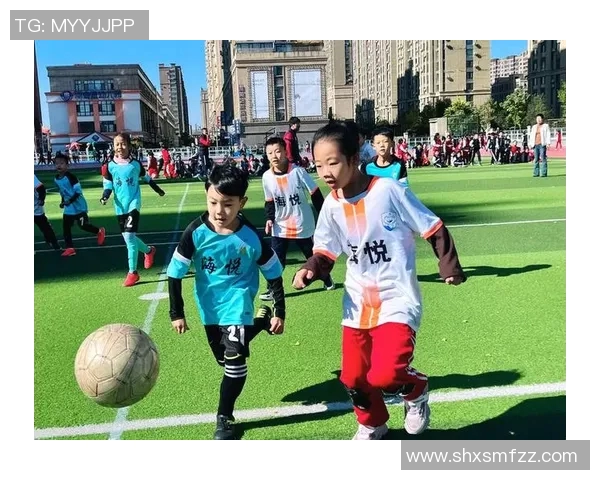 足球明星与儿童的精彩瞬间高清图片分享让梦想起航