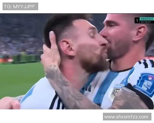 足球明星与妻子甜蜜亲吻视频曝光引发粉丝热议感动无数网友