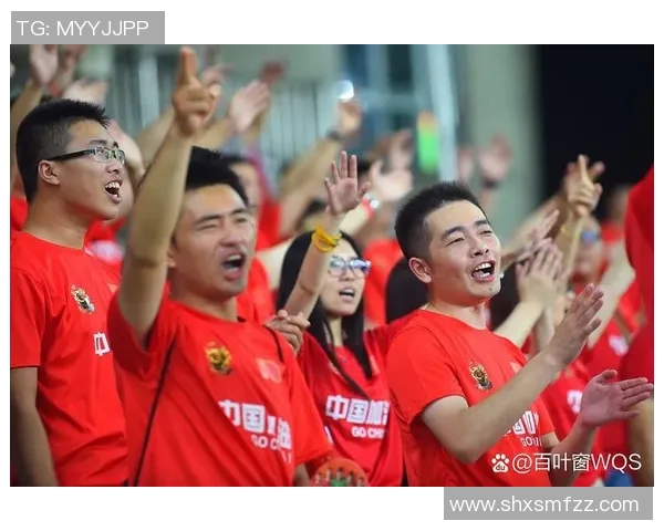 足球明星为中国加油鼓劲展现团结力量激励年轻球员奋勇前行