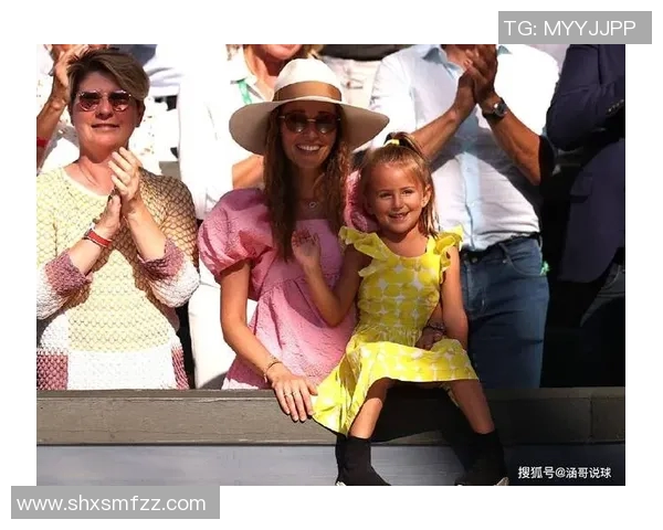 足球明星与高颜值妻子们的幸福生活揭秘与甜蜜瞬间分享