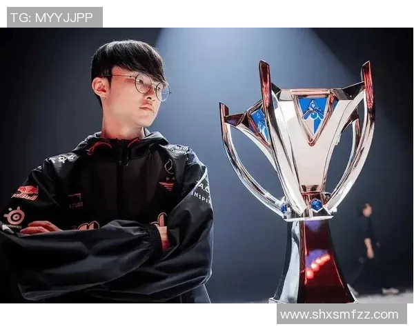 足球明星为faker颁奖的盛典揭幕荣耀与激情交织的精彩瞬间 足球明星为faker颁奖的盛典揭幕荣耀与激情交织的精彩瞬间