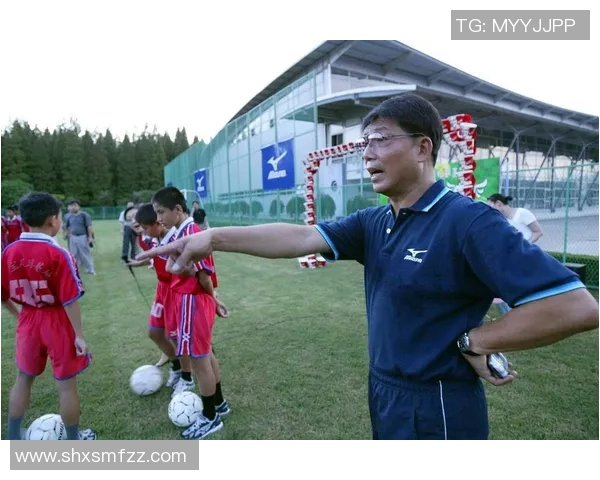 足球明星关心孩子成长与教育的责任与使命探讨